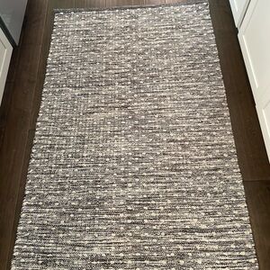 Blue and White Textured Dash & Albert Rug. Excellent condition!
